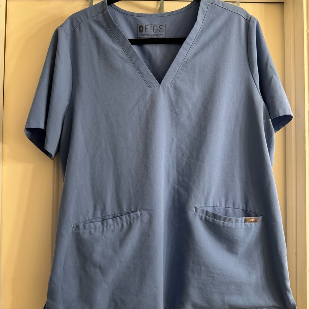 Figs Women's Short Sleeve V-Neck Top in Light Blue